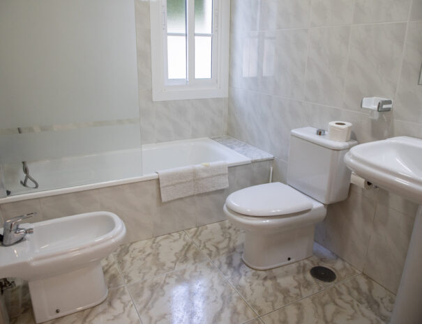 baño apartamento dos personas