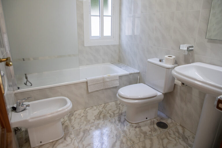 baño apartamento dos personas